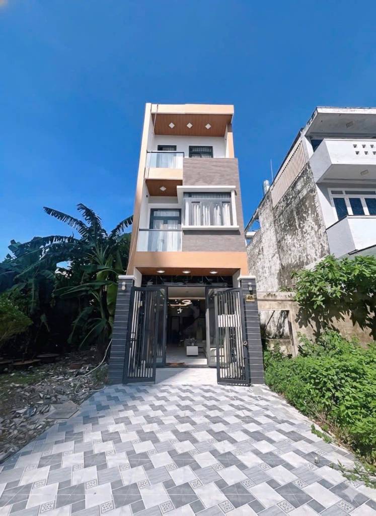 Bán nhà Nguyễn Chí Thanh, 1 trệt 2 lầu, 5x30m, thiết kế hiện đại vào ở ngay, giá 2,95 tỷ